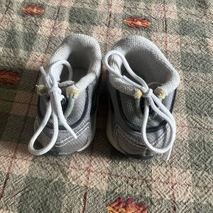 Vtg 2002 American Girl of Today gray sneakers